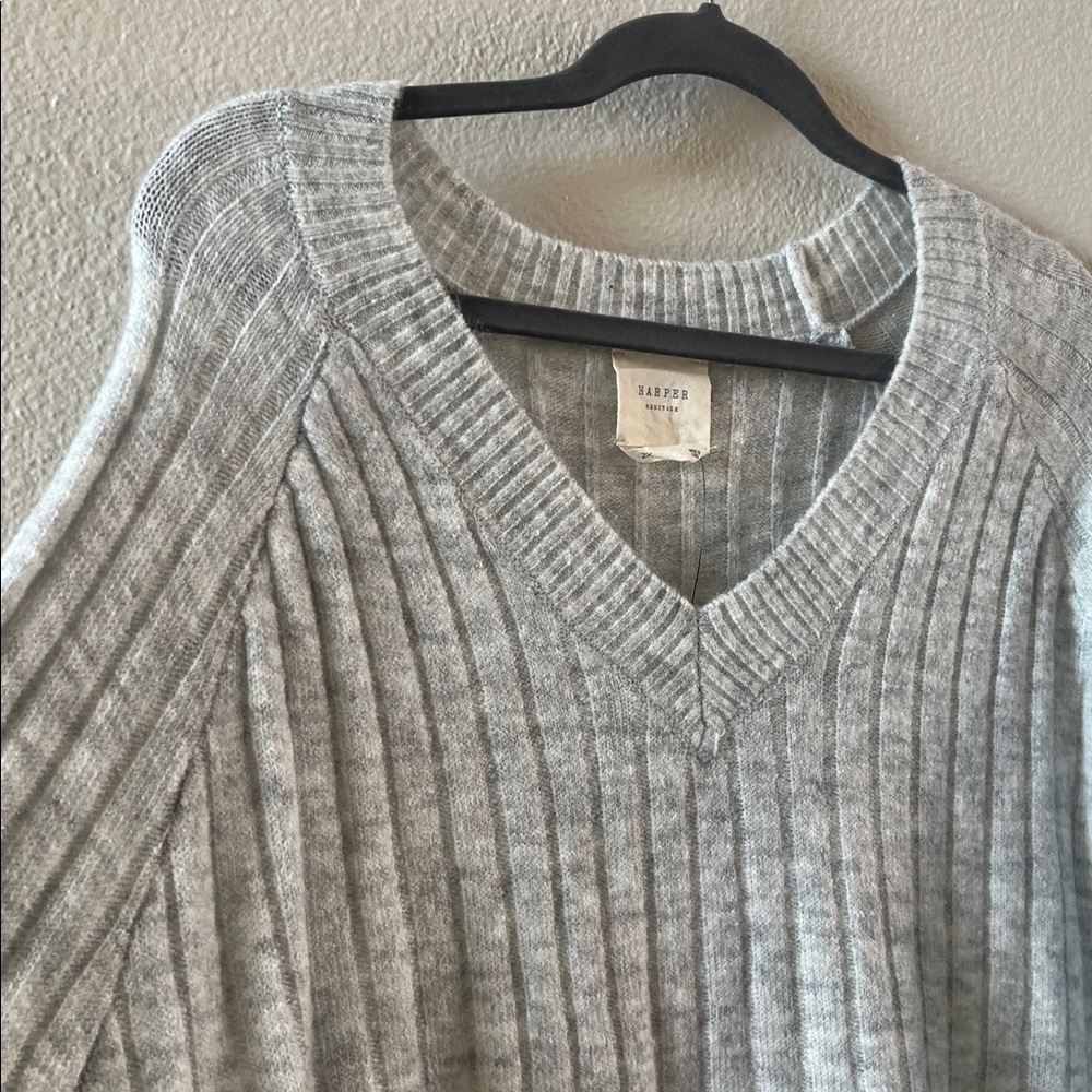 Light Gray Ribbed V-Neck Sweater - Picture 4 of 6